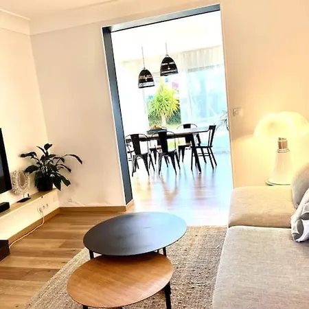 Elegante Maison Avec Piscine Отель Биарриц