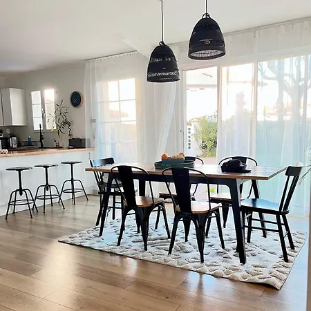 Elegante Maison Avec Piscine Hotel 4*